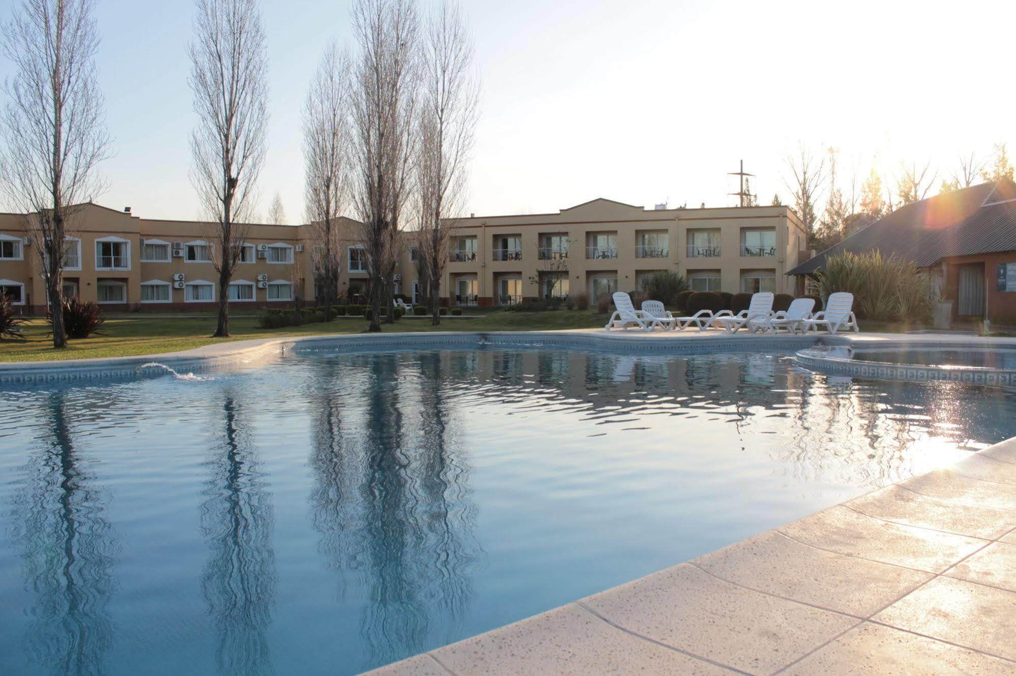 Wyndham Garden Campana Hotel Exterior foto